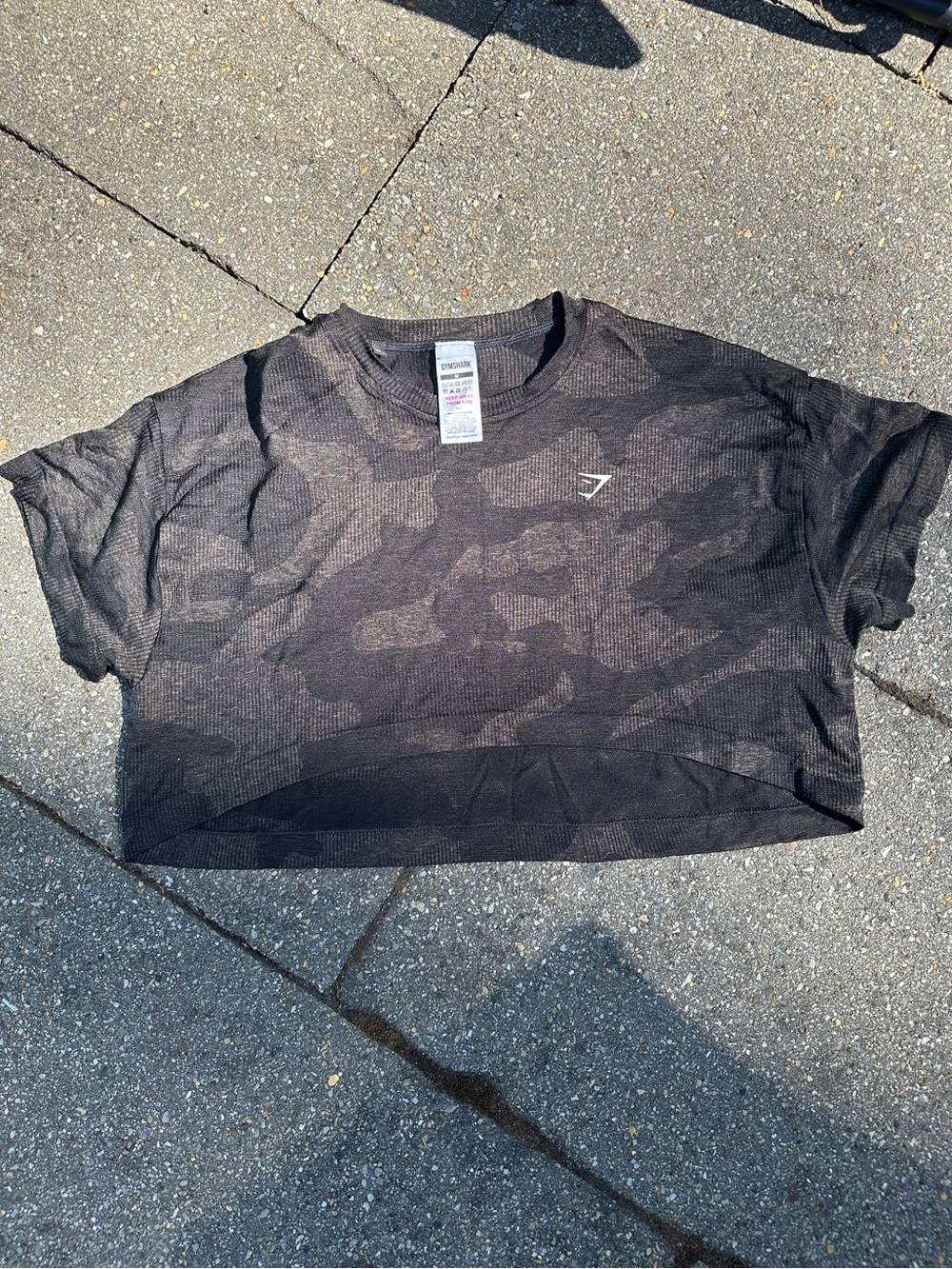 Gymshark Adapt Camo Seamless Crop Top Short Sleeve Tee Black Grey - Size M